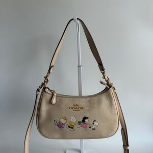 Coach x Peanuts‎ Teri Ivory Leather Snoopy Friends Shoulder Bag CE861
